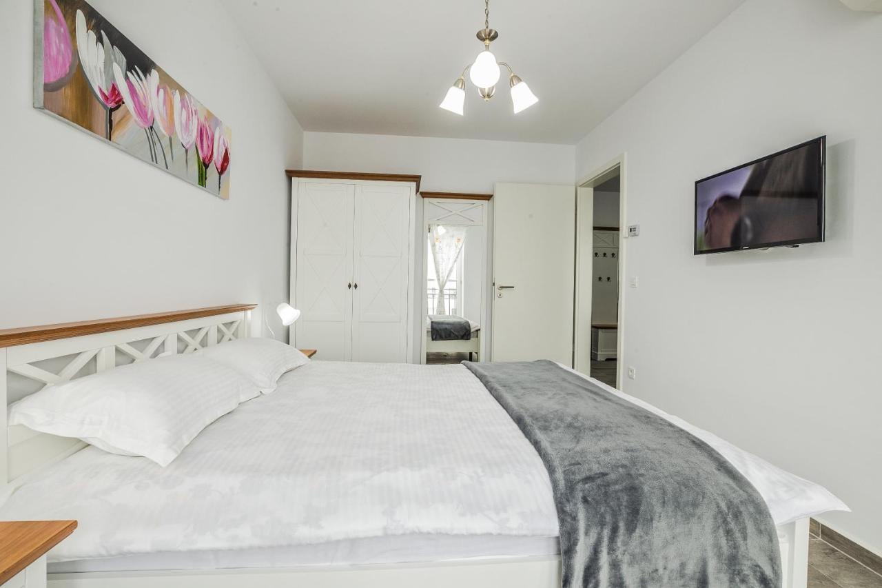 Elegant Sophia'S Apartment Brasov Exterior photo